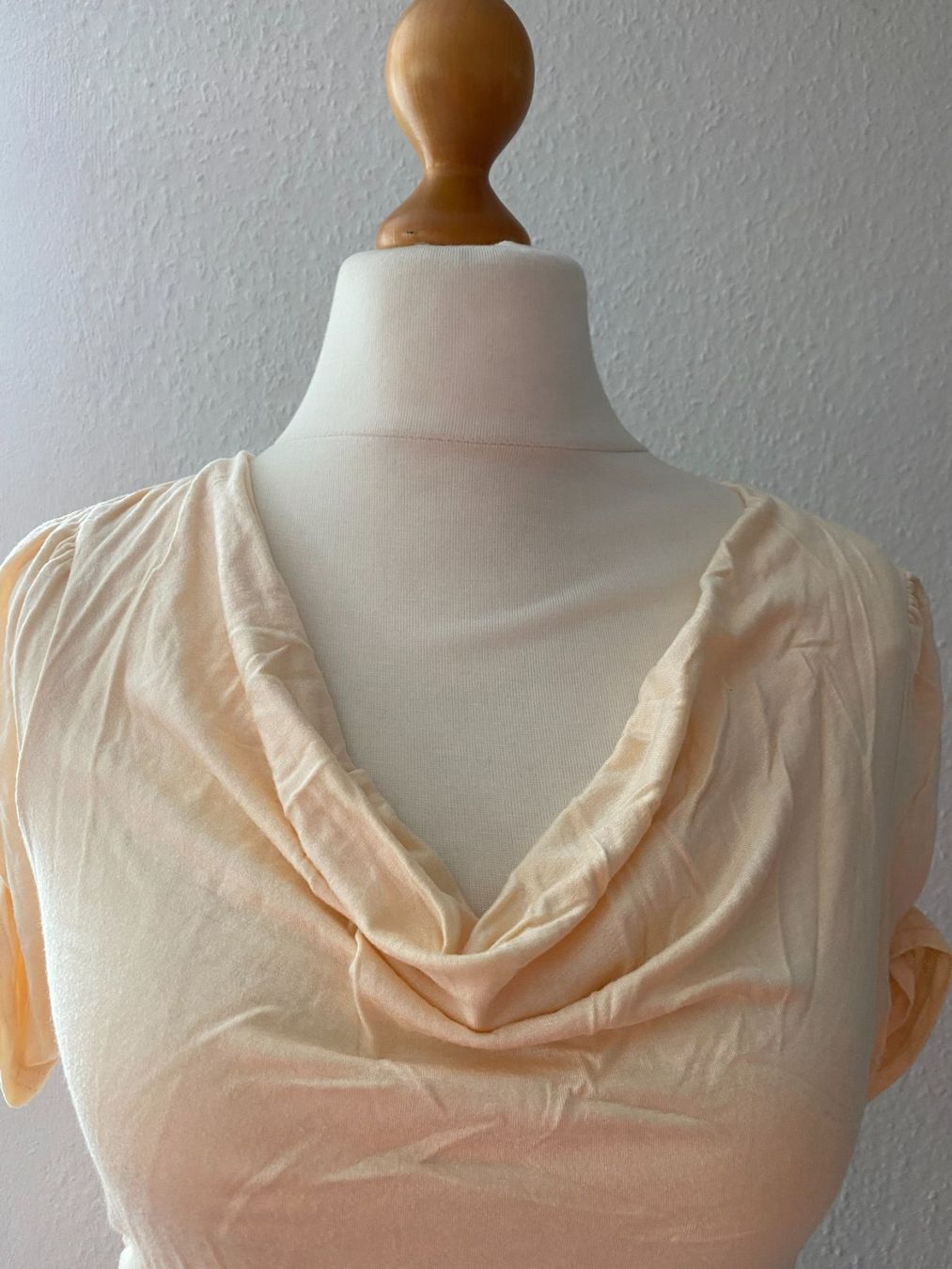 T-shirt: T-Shirt mit Wasserfallausschnitt , Gr. 38 – Usato da Stetten SH venduto da bijoux18 1