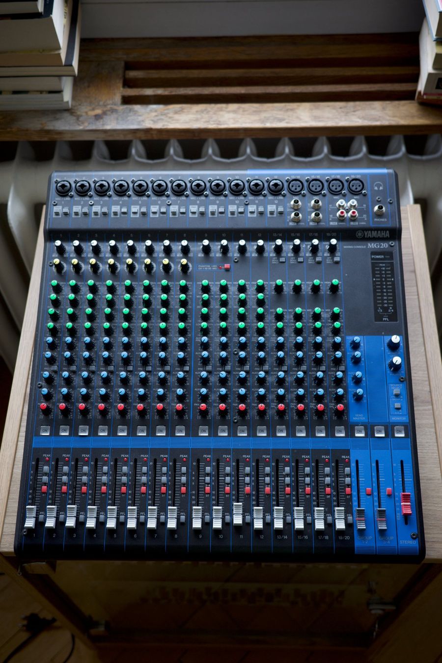 Yamaha Console di mixaggio: Studiomixer Yamaha MG20 20-Channel – Usato da Zürich venduto da mma_s8k6