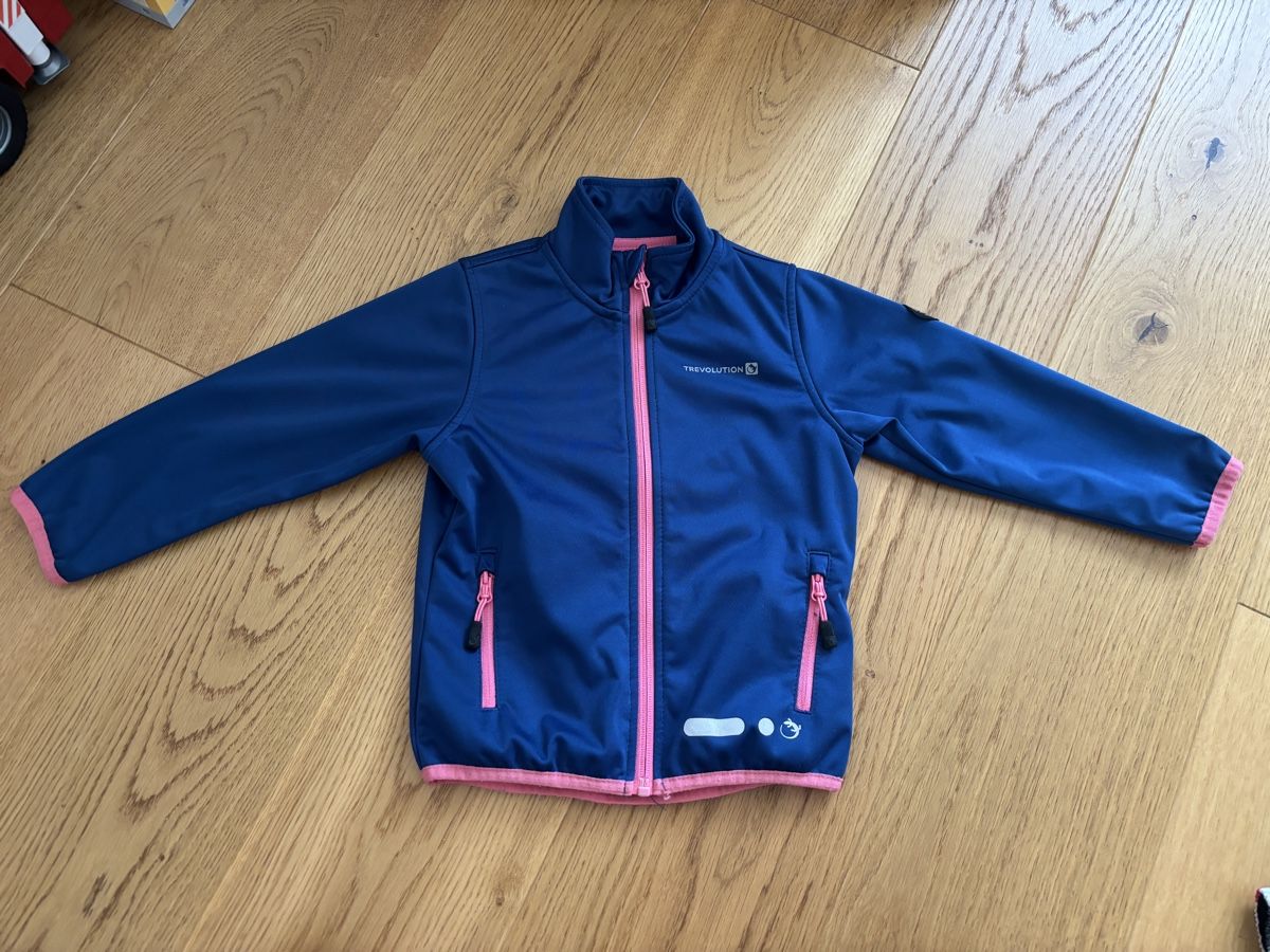 Trevolution Jacken & Mäntel: Trevolution Softshelljacke Grösse 98 Mädchen neuwertig – Gebraucht aus Grosswangen von Sunnyday35