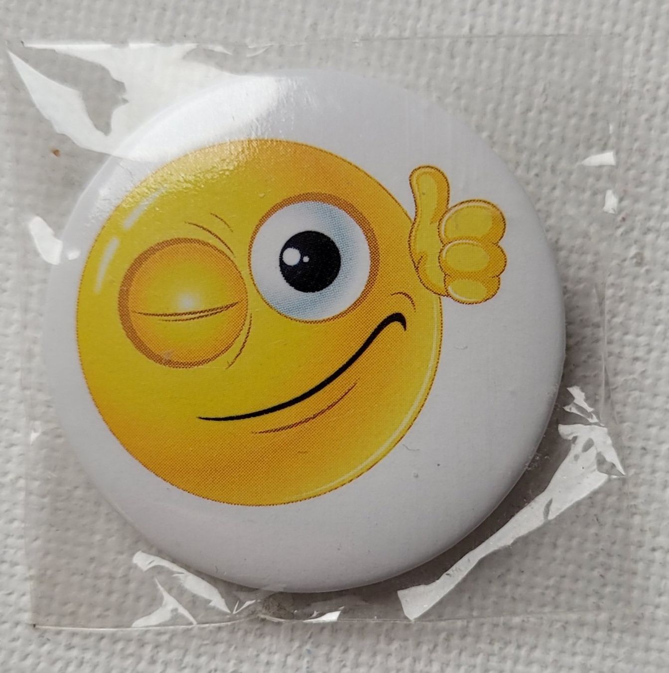 Placchette & Badge: BUTTON - SMILEY / BOUTTON - SMILEY – Nuovo e nell'imballaggio originale da Neftenbach venduto da Mador6