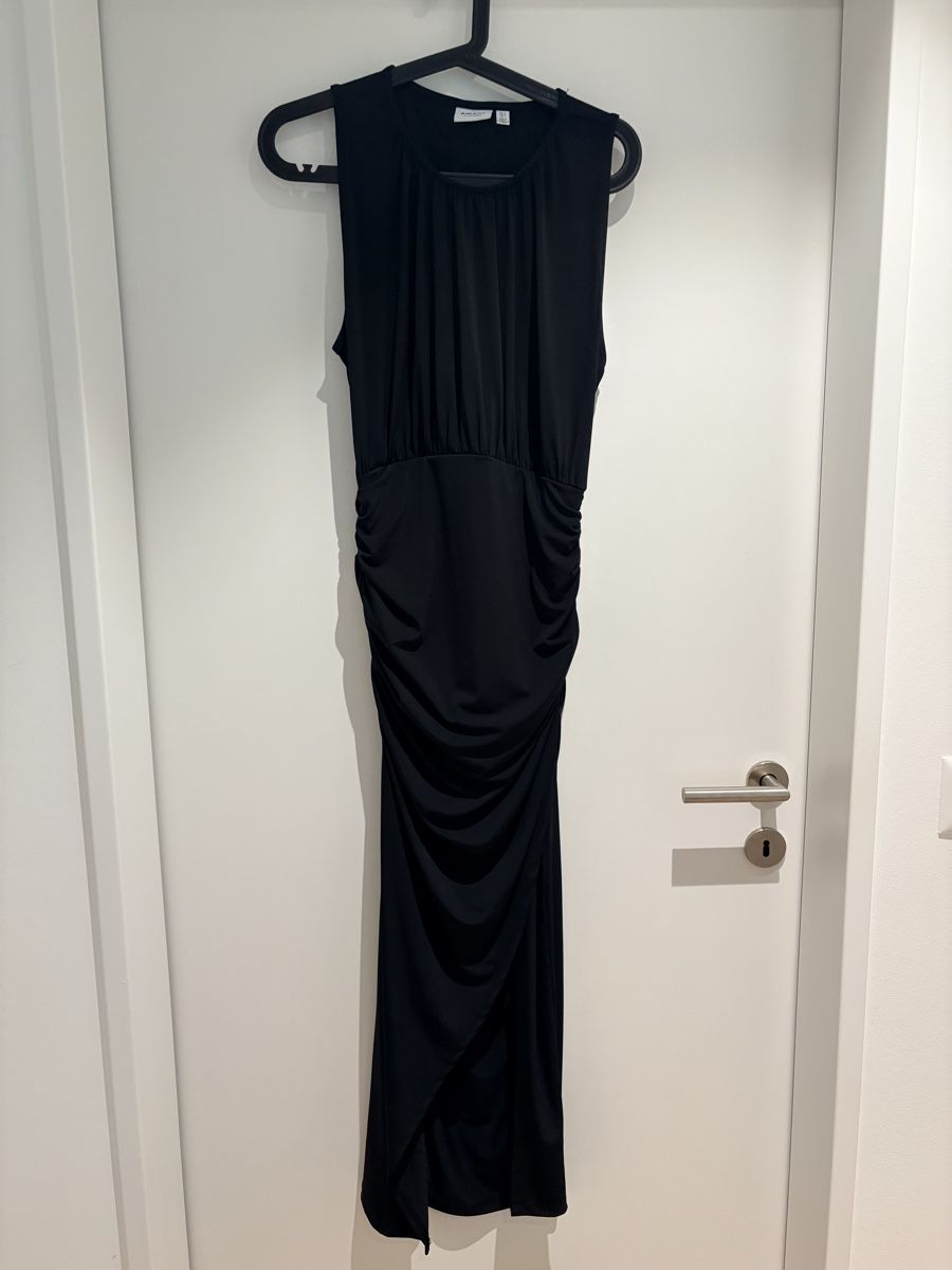 Vero Moda Kleider: Schwarzes drapiertes Kleid von VERO MODA Gr. L, – Gebraucht aus Münchenstein von Miresolese