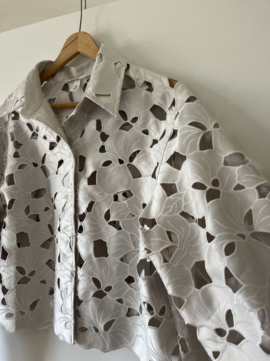 H&M Camicette: Sommer-Bluse mit floralen Cut-Outs – Usato da Allschwil venduto da MaloseS08 2
