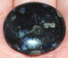 Cabochon - L-6740 – Schwarzer Quesera Calcit ca. 26x26mm