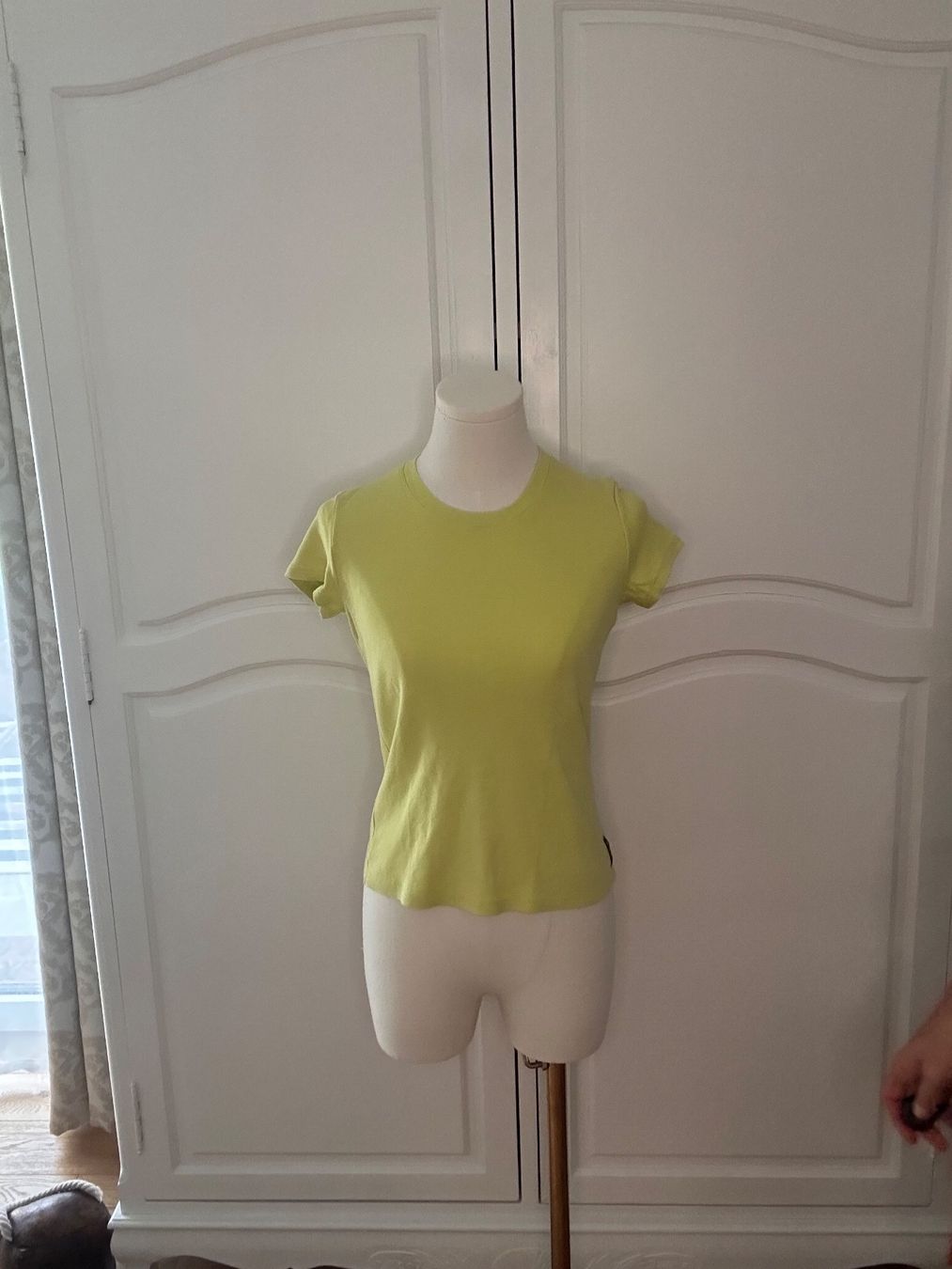 Armani T-shirts: Armani neongrüne shirt – D'occasion à Pfaffhausen par Klaras_second_hand