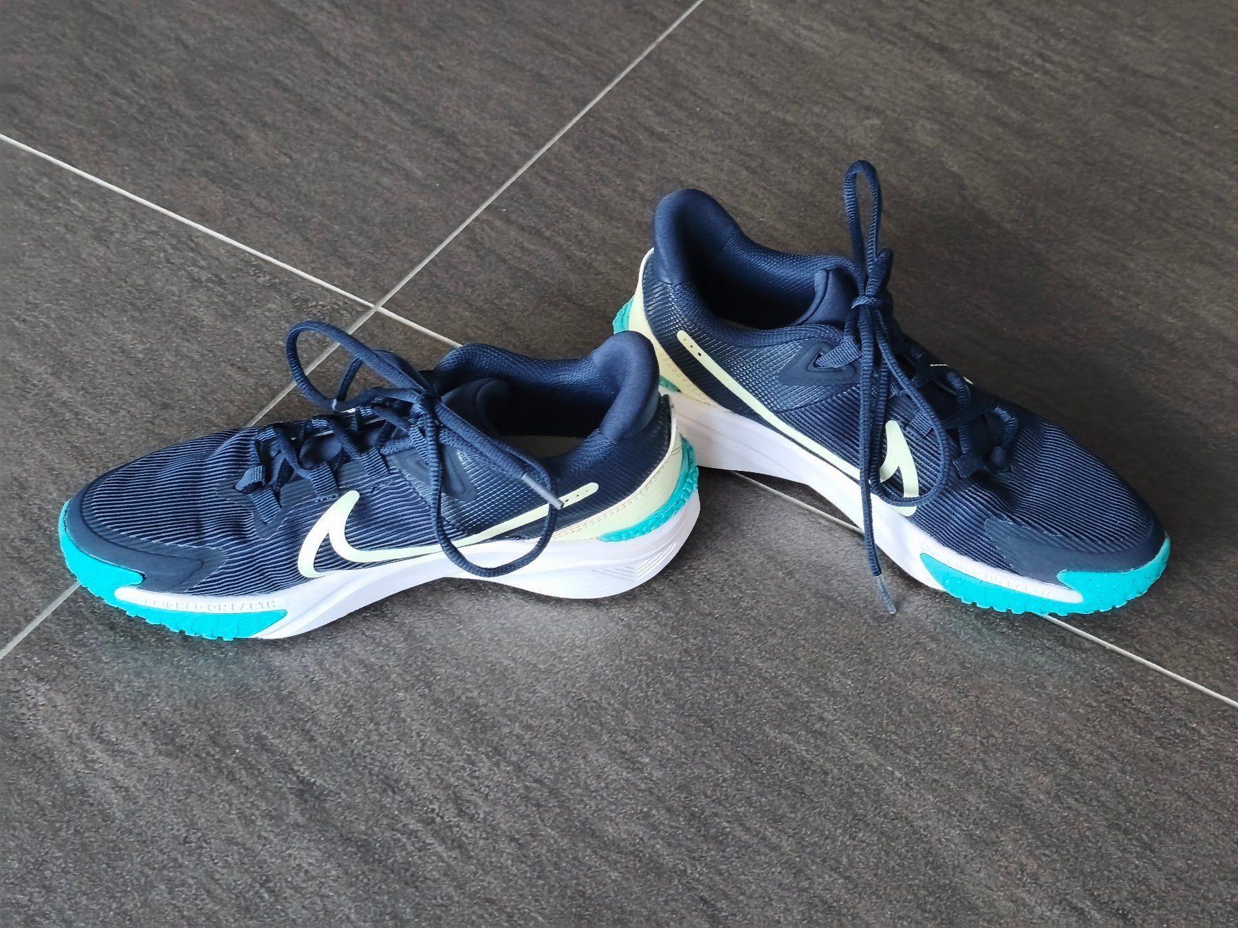 Nike Schuhe für Jungen: Turnschuhe Nike Star Runner 04 - Grösse 38 – Gebraucht aus Jegenstorf von Juchlistock 1