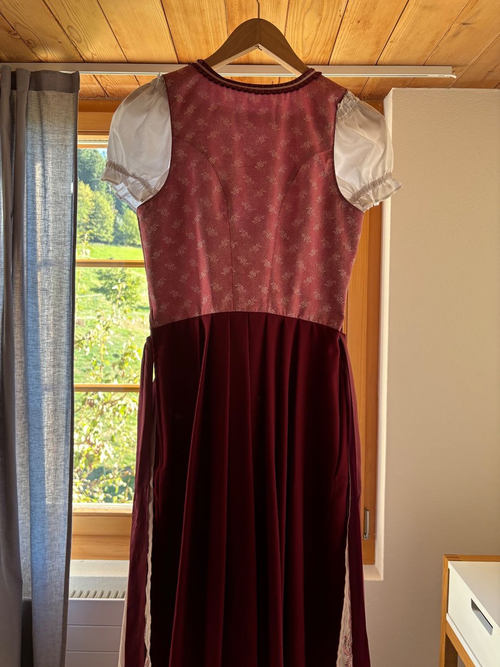 Vestiti: Dirndl Landhaus Kollektion – Usato da Utzigen venduto da lar_gdt6 3