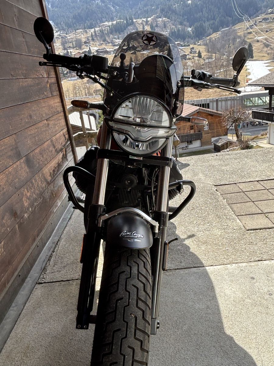 Moto Guzzi Strada: Moto Guzzi V9 Bobber – Usato da Grindelwald venduto da Chrli
