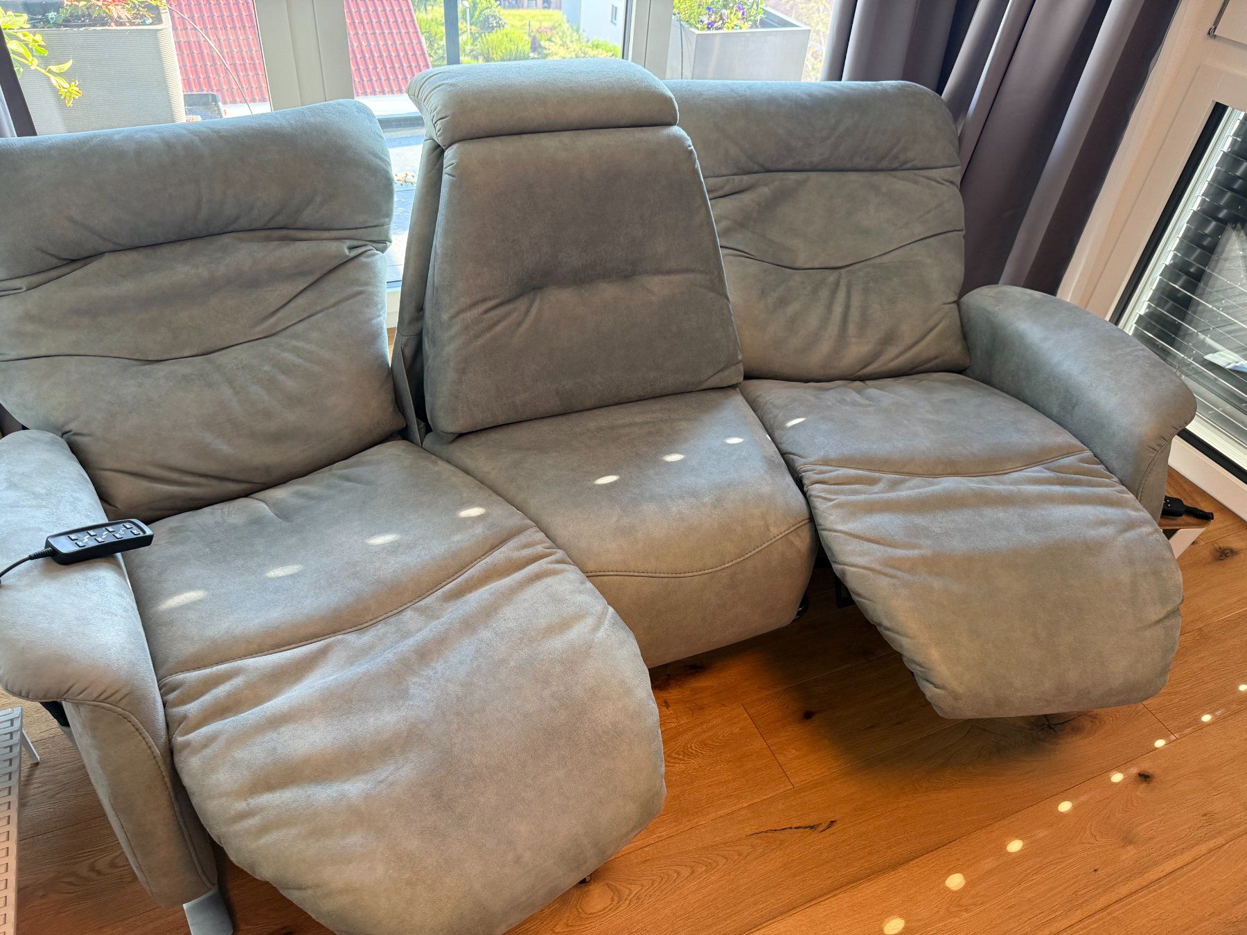 Himolla Divani: Sofa Himolla Eletrkisch 2+2 – Usato da Gebertingen venduto da duh_8bnr 8