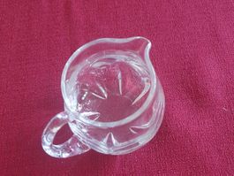 Schönes Vintage Glas-Milchkännchen / Sahnegießer signiert