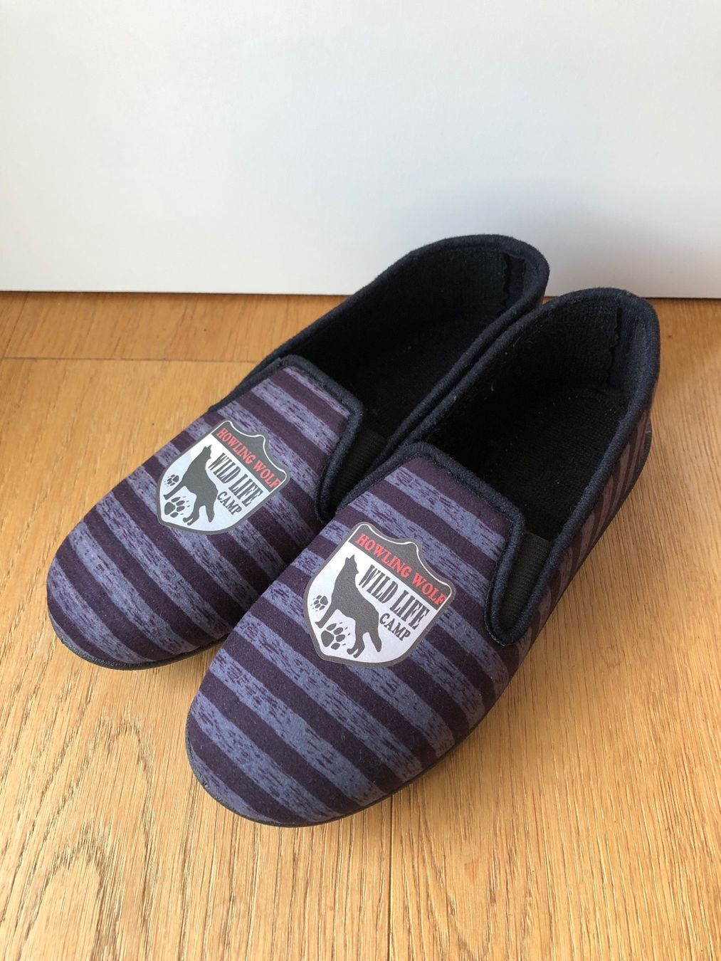 Scarpe per ragazzi: Neue Hausschuhe Gr.35 – Nuovo (secondo la descrizione) da Lengnau BE venduto da Rubin27