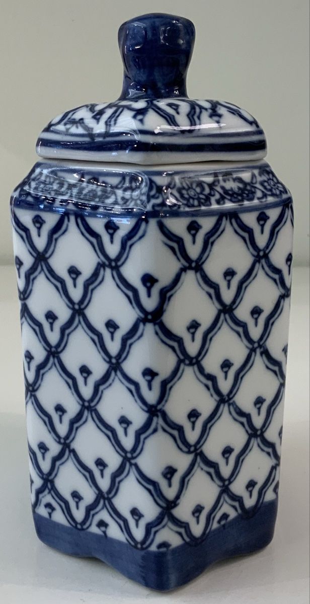 Altro in Decorazioni & Accessori: Boîte hexagonal en porcelaine bleu/blanc – Usato da rolle venduto da Tontonjulot 1