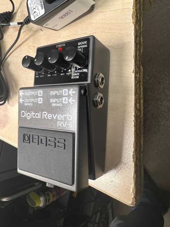 Boss Digital Reverb RV5 mit Stromadapter Kaufen auf Ricardo