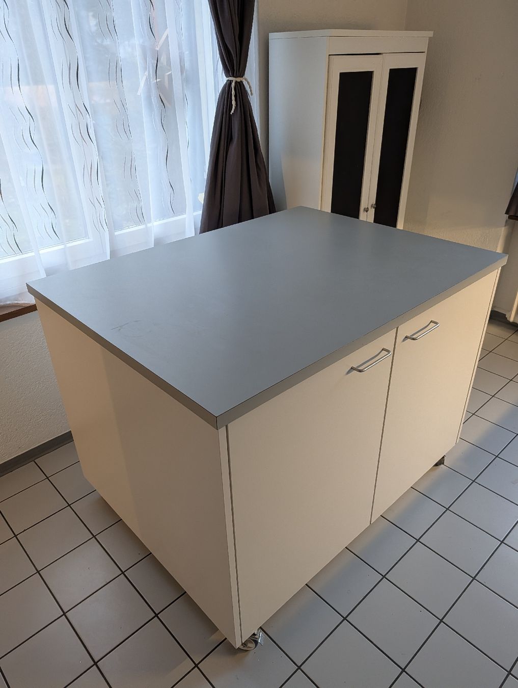 Cucine complete: Geräumige Kücheninsel / Küchenmöbel / Schreinerarbeit – Usato da Wattwil venduto da Lilo111 1