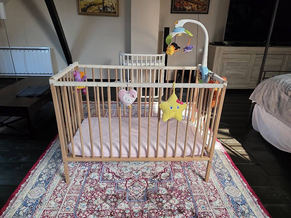 Letti: Lit bébé en bois avec 2 matelas – Usato da Genève venduto da kat_m7lj