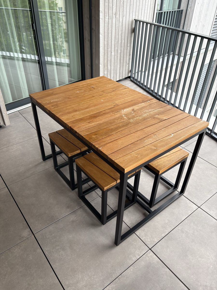 Set di tavolo e panche: Gebrauchtes Garten-Set aus massivem Akazienholz – Usato da Uster venduto da novmbrkid 1