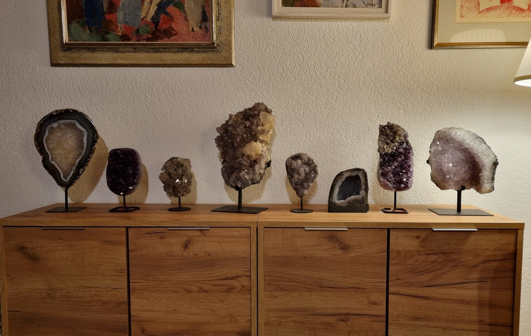 Minerali & Pietre curative: Grosse Amethystdruse auf Metallständer – Usato da Eschenz venduto da Bibas1 6