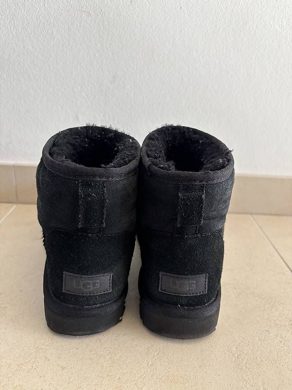 Scarpe da donna: Ugg noir – Usato da Pomy venduto da Gtum 2