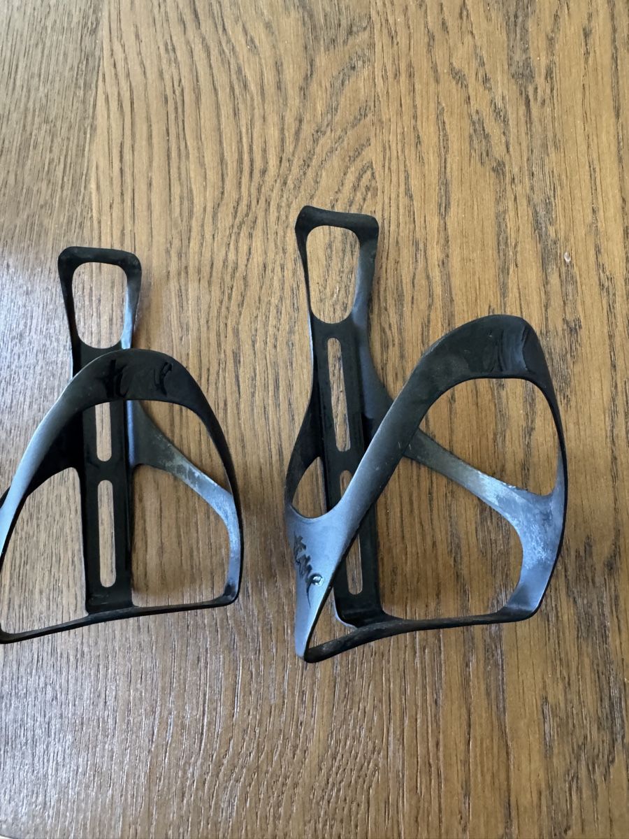Pezzi di ricambio: 2x Tune Carbon Bottle Cages - WASSERTRÄGER MTB bottle cage – Usato da Zürich venduto da JAGD-bikes 1