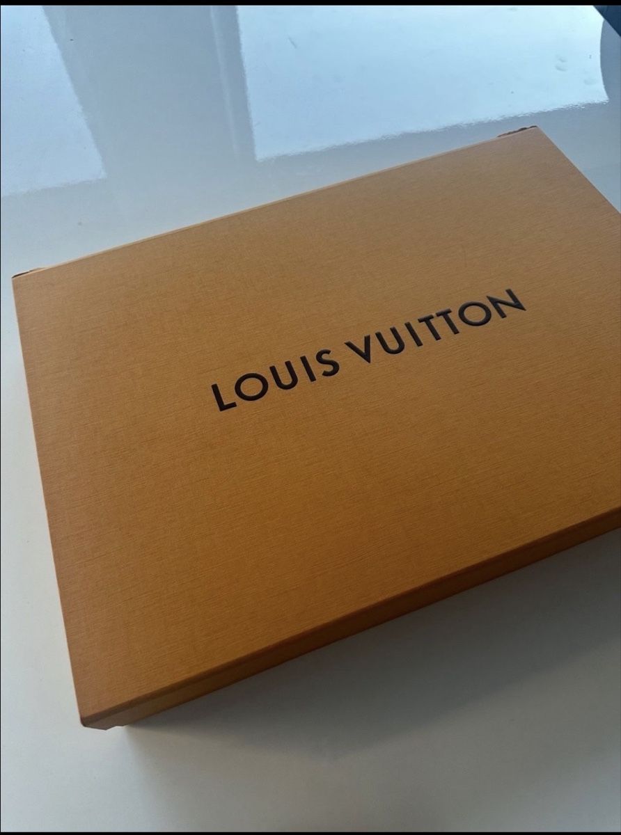 Louis Vuitton Foulards & écharpes: Echarpe originale Louis Vuitton Rose – D'occasion à Aven par Dt82 3