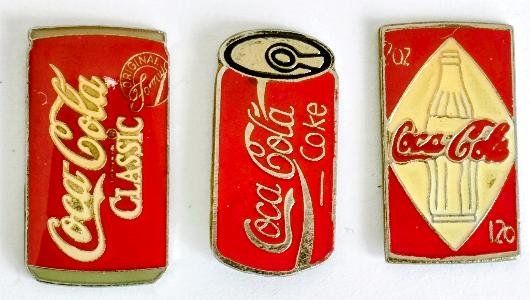 Coca-Cola Placchette & Badge: 3 Coca-Cola Pin – Usato da Pfäffikon ZH venduto da Colacity