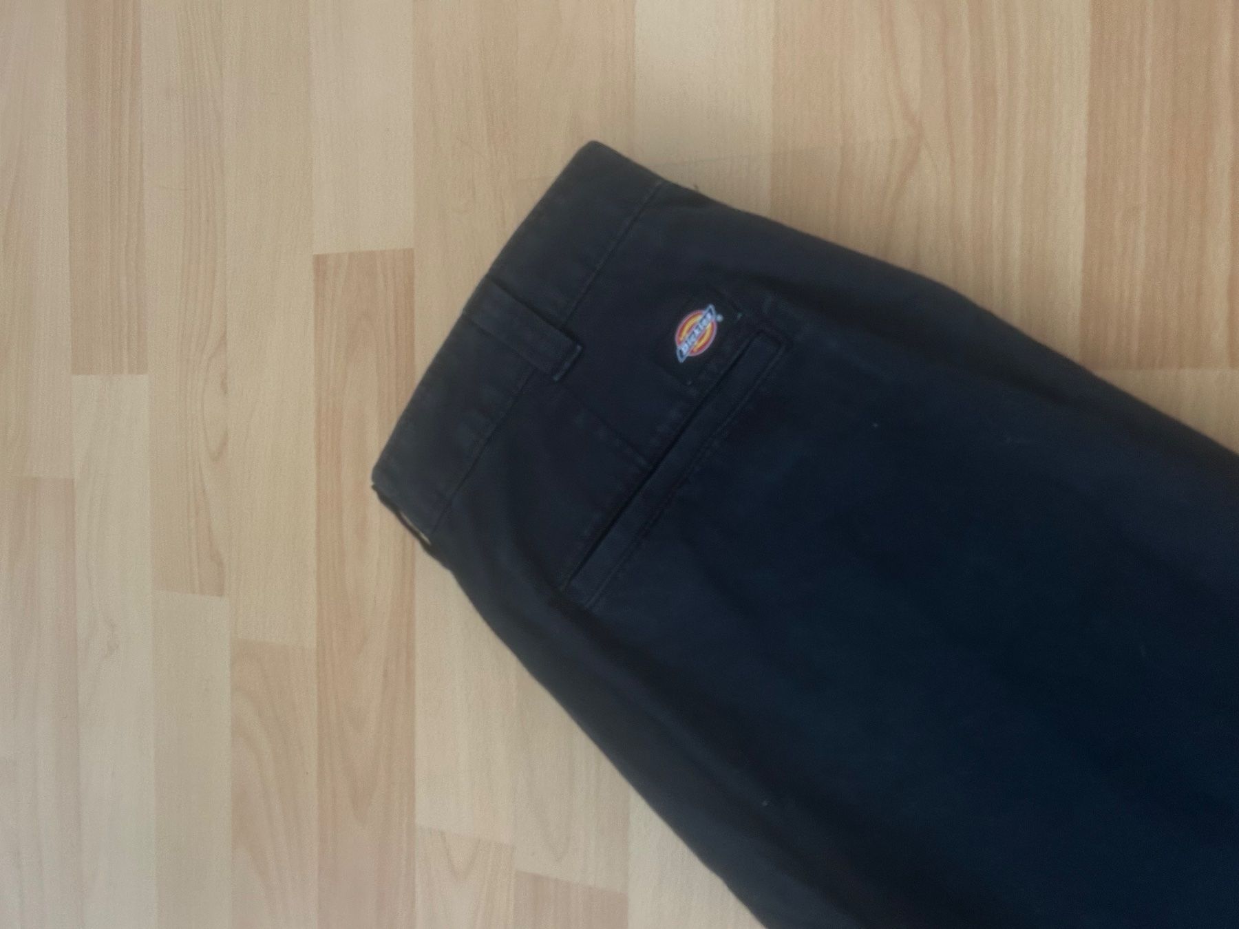 Pantaloni: Dickies Schwarz 32 Chino – Usato da Solothurn venduto da CityNordMarketplace 1
