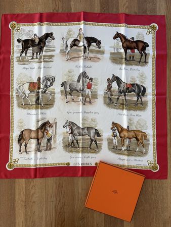 Hermès Paris Carré 90 «Les Robes» – Philippe Ledoux