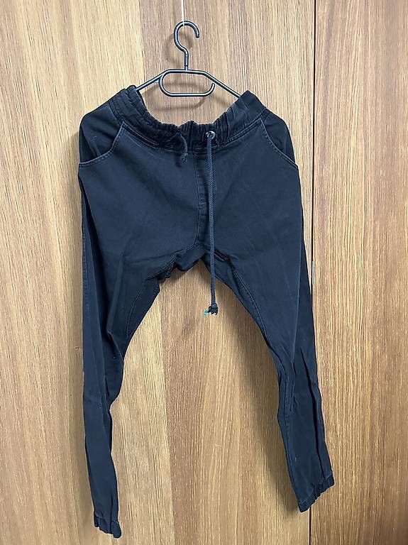 Pantaloni: schwarze Trainerhose – Usato da Gais venduto da T_iziana
