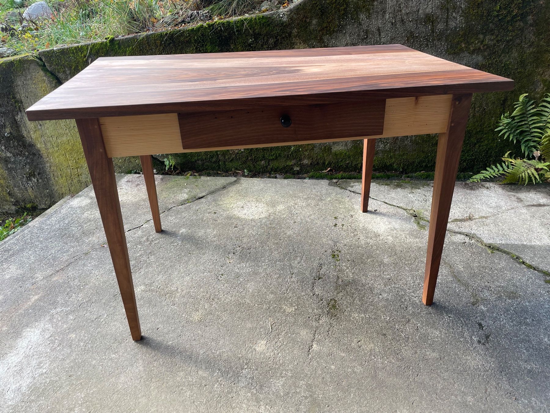 Tische: Tisch Biedermeier Nussbaum – Neu (gemäss Beschreibung) aus Oberburg von Tanneneuhus