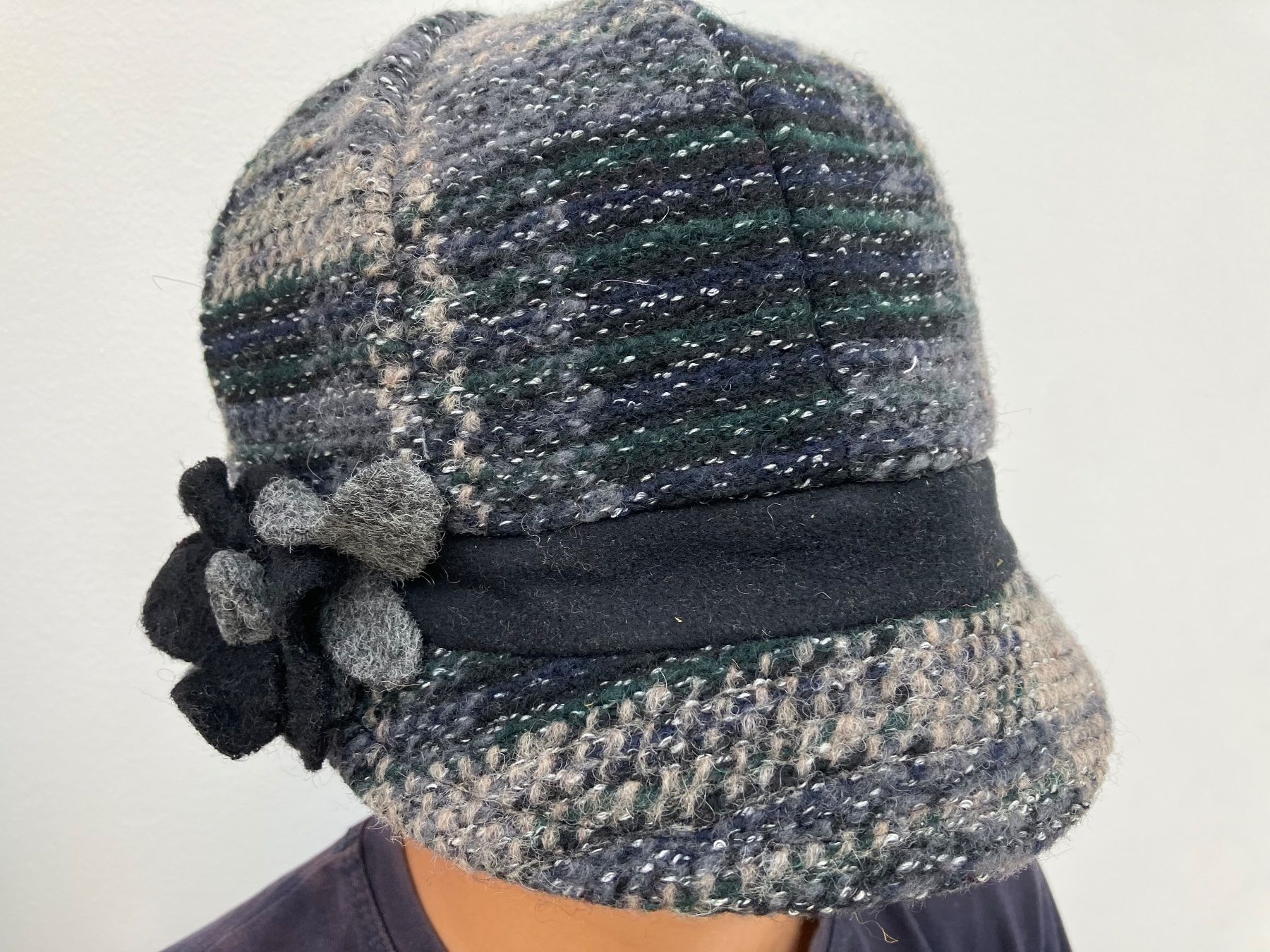 Copricapi, berretti & cappellini: Schicker warmer Damenhut – Nuovo (secondo la descrizione) da Ostermundigen venduto da bea_pjw9 1