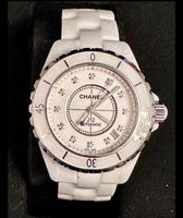 Montre Chanel J12 Blanc Calibre 12.1 38mm avec des diamants