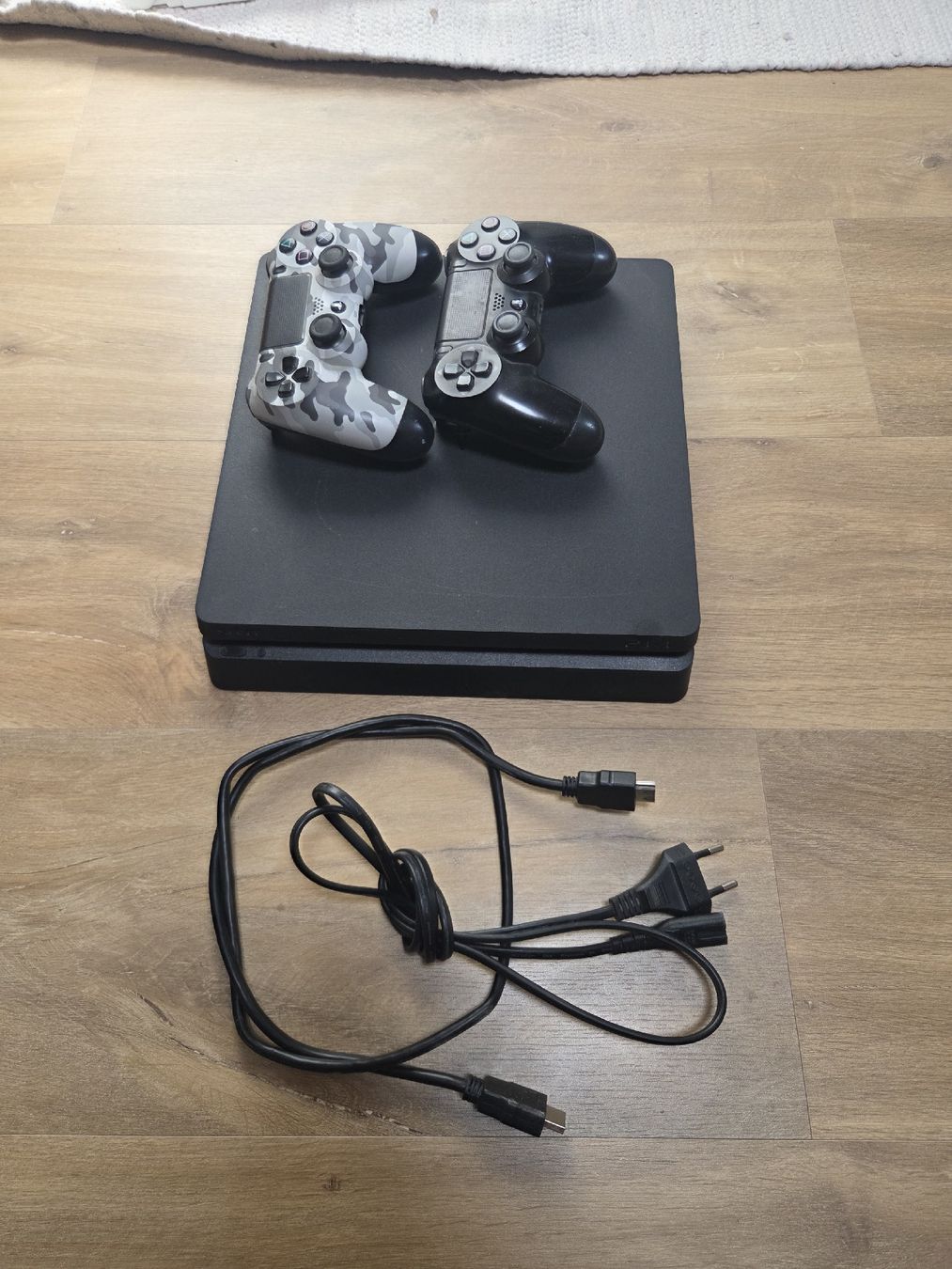 Sony Consoles: Sony Playstation 4 – D'occasion à Brienz BE par Zob_2006 1