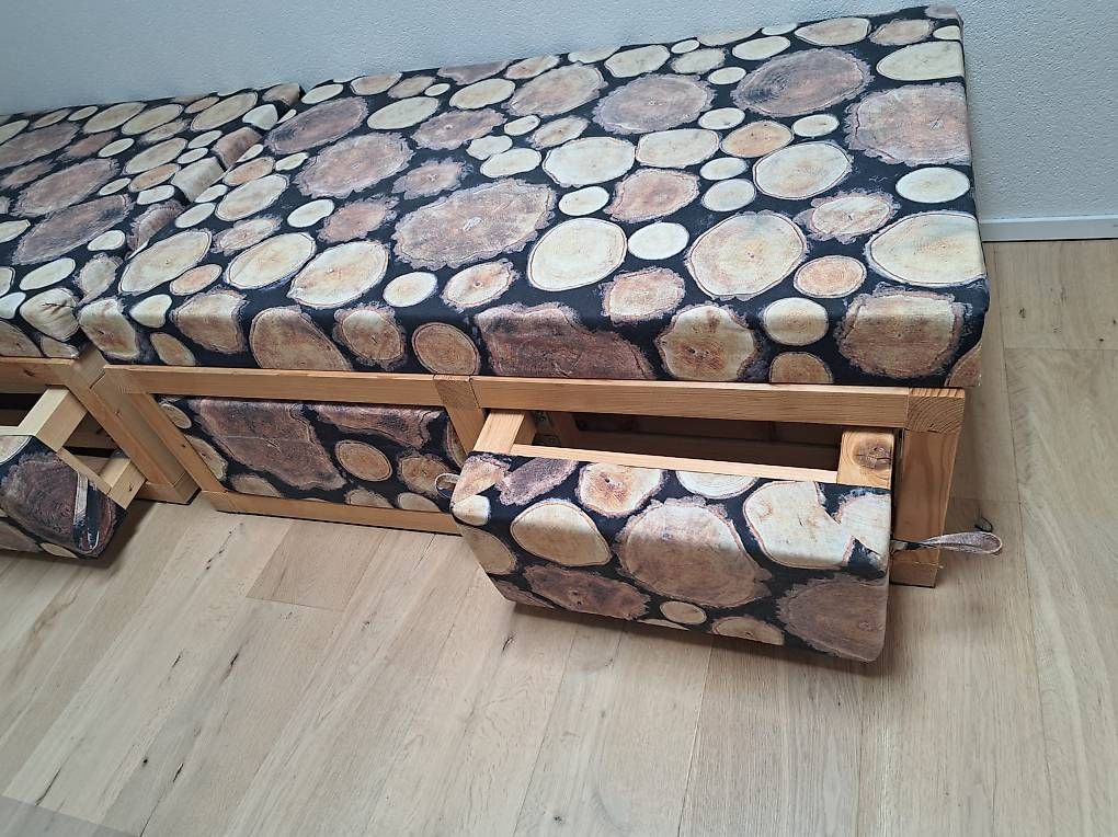 Divani: Modulare Sitz-/Loungeelemente aus Holz  individuell nutzbar – Usato da Oftringen venduto da roy_zk2h 1