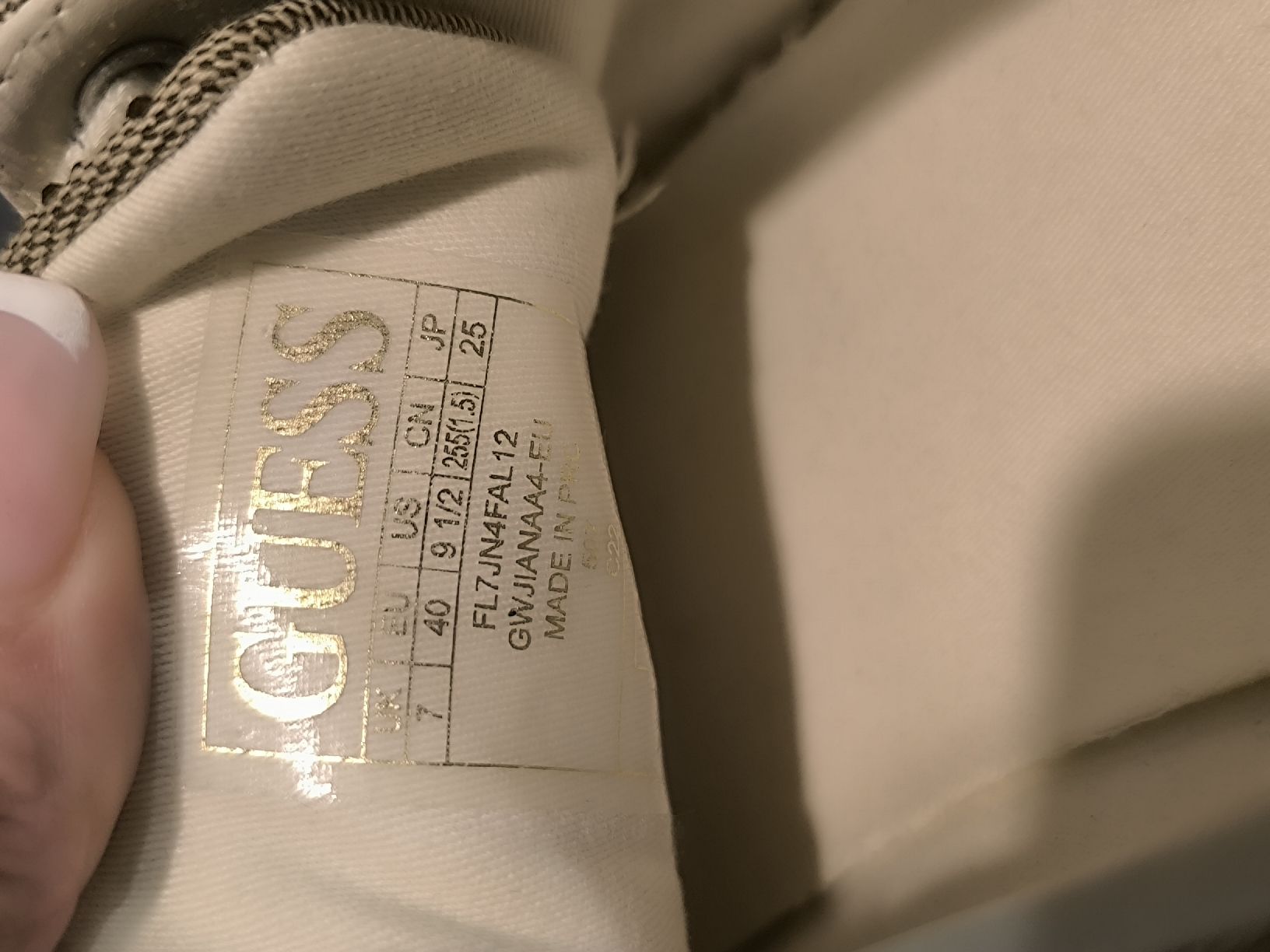 Guess Scarpe da donna: guess Schuhe  – Nuovo (secondo la descrizione) da Oftringen venduto da Lejaleja 3