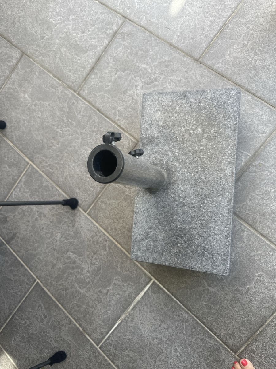Sonstiges: Sockel für Sonnenschirm Granit – Gebraucht aus Thun von lig_f678 2