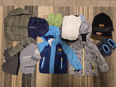 Jungen Kleiderpaket Gr. 86/92 Schuhe 25, Mützen