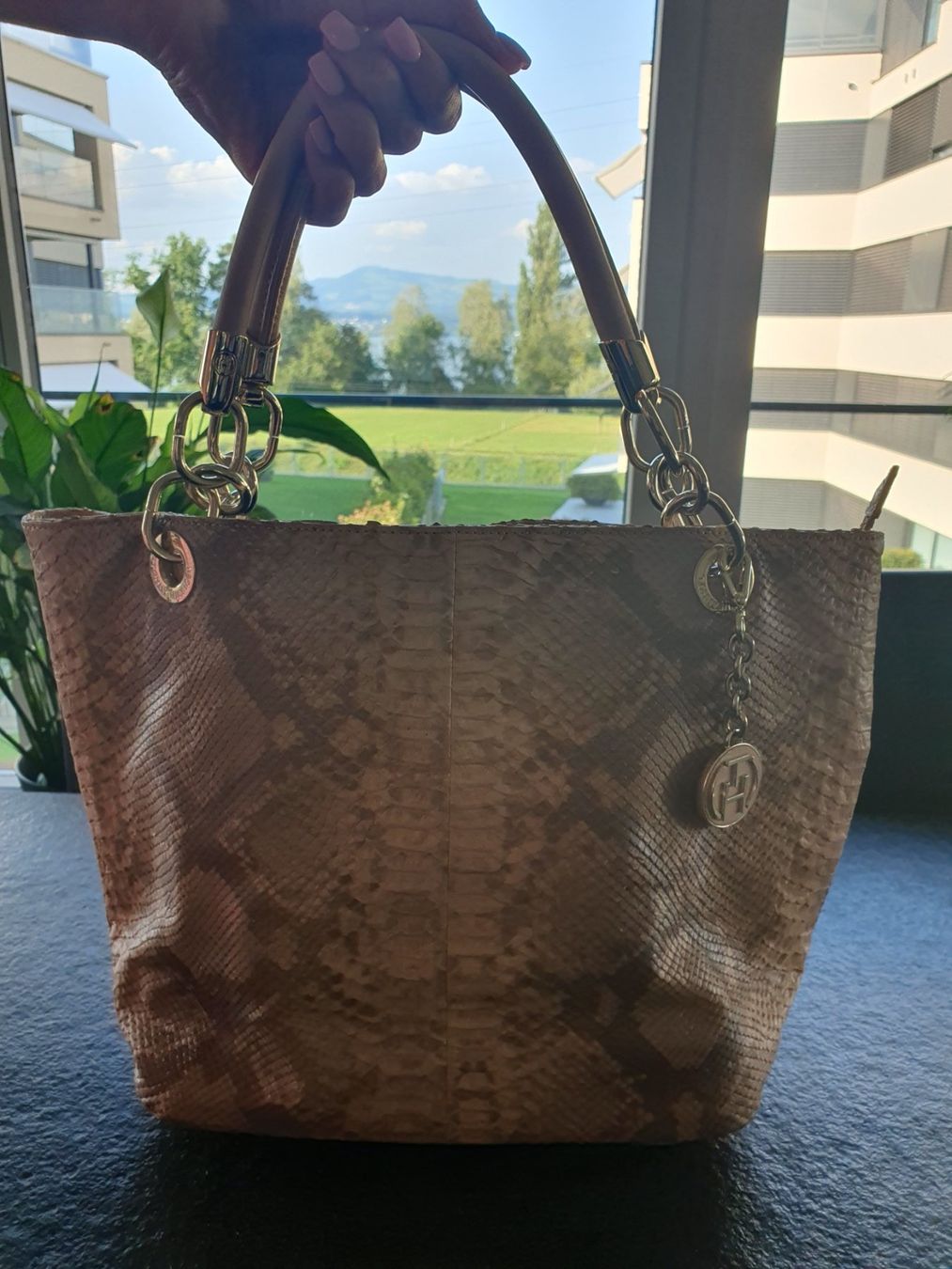 Tommy Hilfiger Sacs femmes: Tommy Hilfiger Leder-Tasche – D'occasion à Altendorf par MiriCaj 1