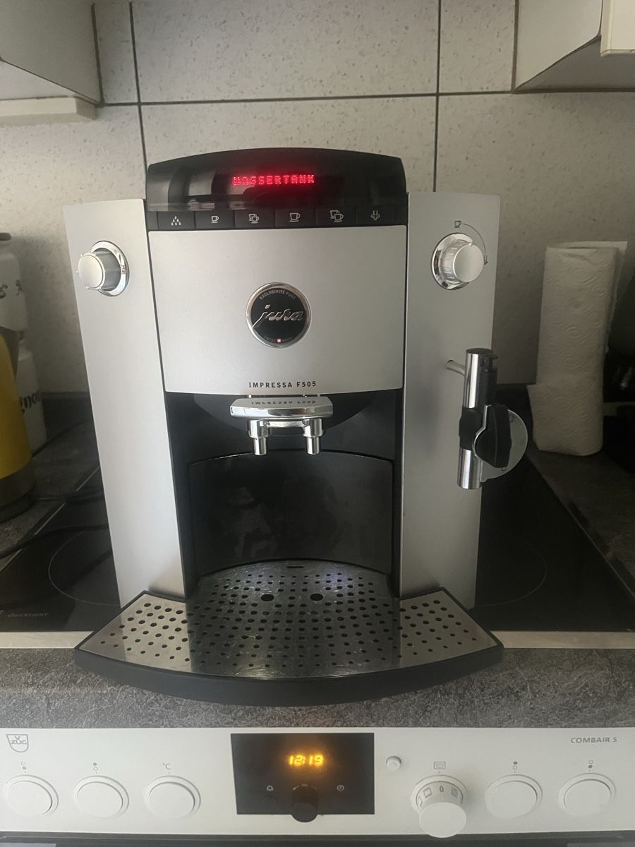 Jura Kaffeemaschinen & Espressomaschinen: Jura Kaffeemaschine – Gebraucht aus Wetzikon ZH von Karin01.02.