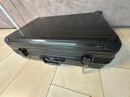 Rimowa Koffer schwarz mit Gebrauchsspuren