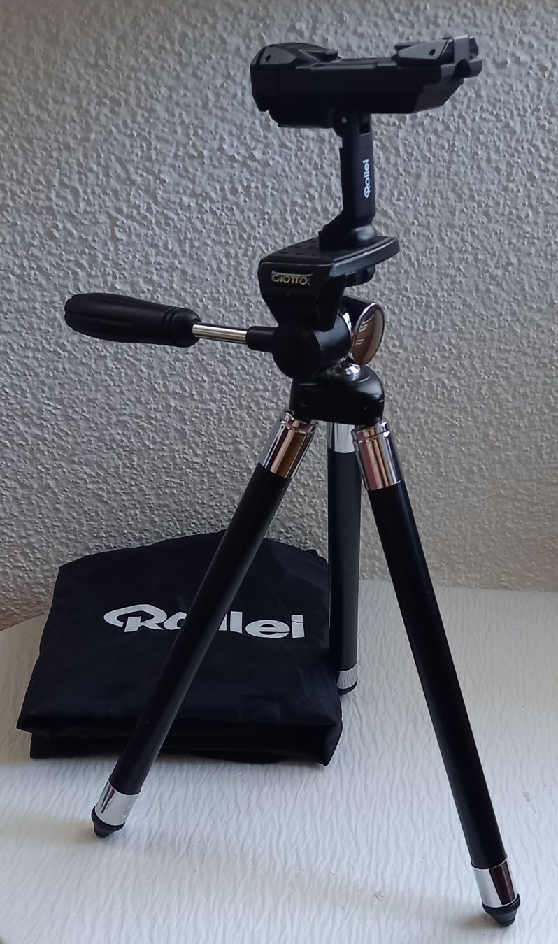 Rollei Treppiedi & Teste: Rollei Mini-Stativ / Tischstativ mit Smartphone-Halterung – Usato da Kriens venduto da Freundundhelfer