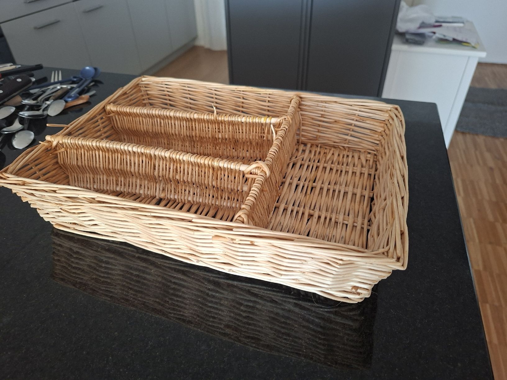 Set di posate: Besteckkasten aus Korb – Usato da Brüttisellen venduto da Tekla05 1