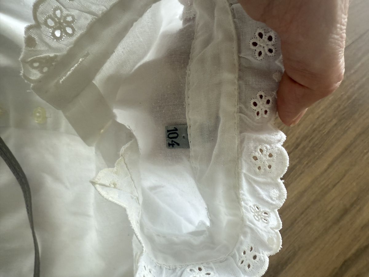 Camicette, T-shirt & Top: Süsses weisses Spitzen-Blüschen, Grösse 104 – Usato da Altendorf venduto da c.niesper 3
