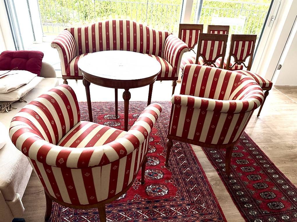 Sedie: Antikes Sofa mit 2 Sesseln und 4 Stühlen – Usato da Nidau venduto da Nintschgu