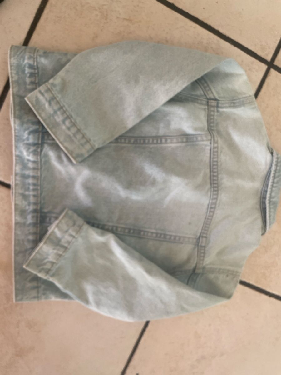 H&M Giacche & Cappotti: Kinder Jeansjacke H&M Grösse 110 hellblau Neu – Nuovo e nell'imballaggio originale da Obergerlafingen venduto da cabo4 3