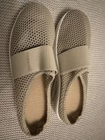 Bequeme Sommerschuhe/Slipper in Beige, Grösse 37