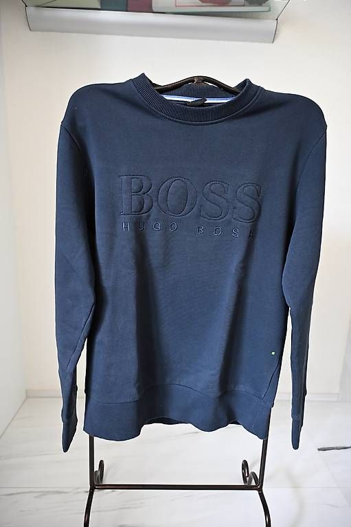 Hugo Boss Pullover & Sweatshirts: Hugo Boss Pullover dunkelblau Grösse M – Gebraucht aus Laupersdorf von noah.bruttel