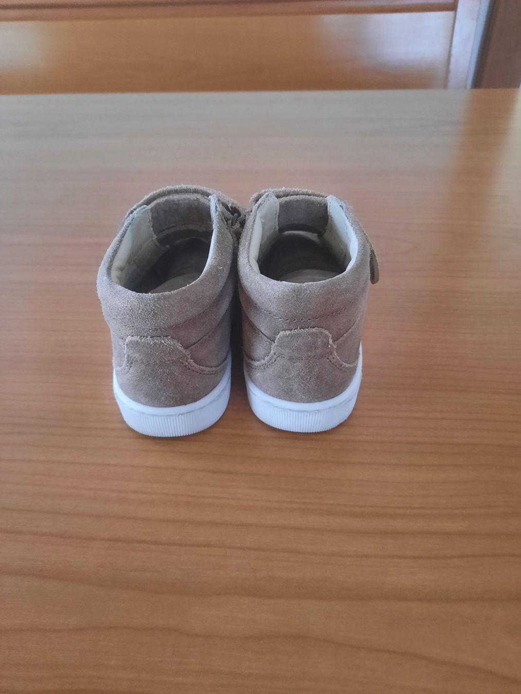 Scarpe per ragazze: Sneaker, Mädchen, Grösse 24 – Usato da Ibach venduto da urs_sl5h 1