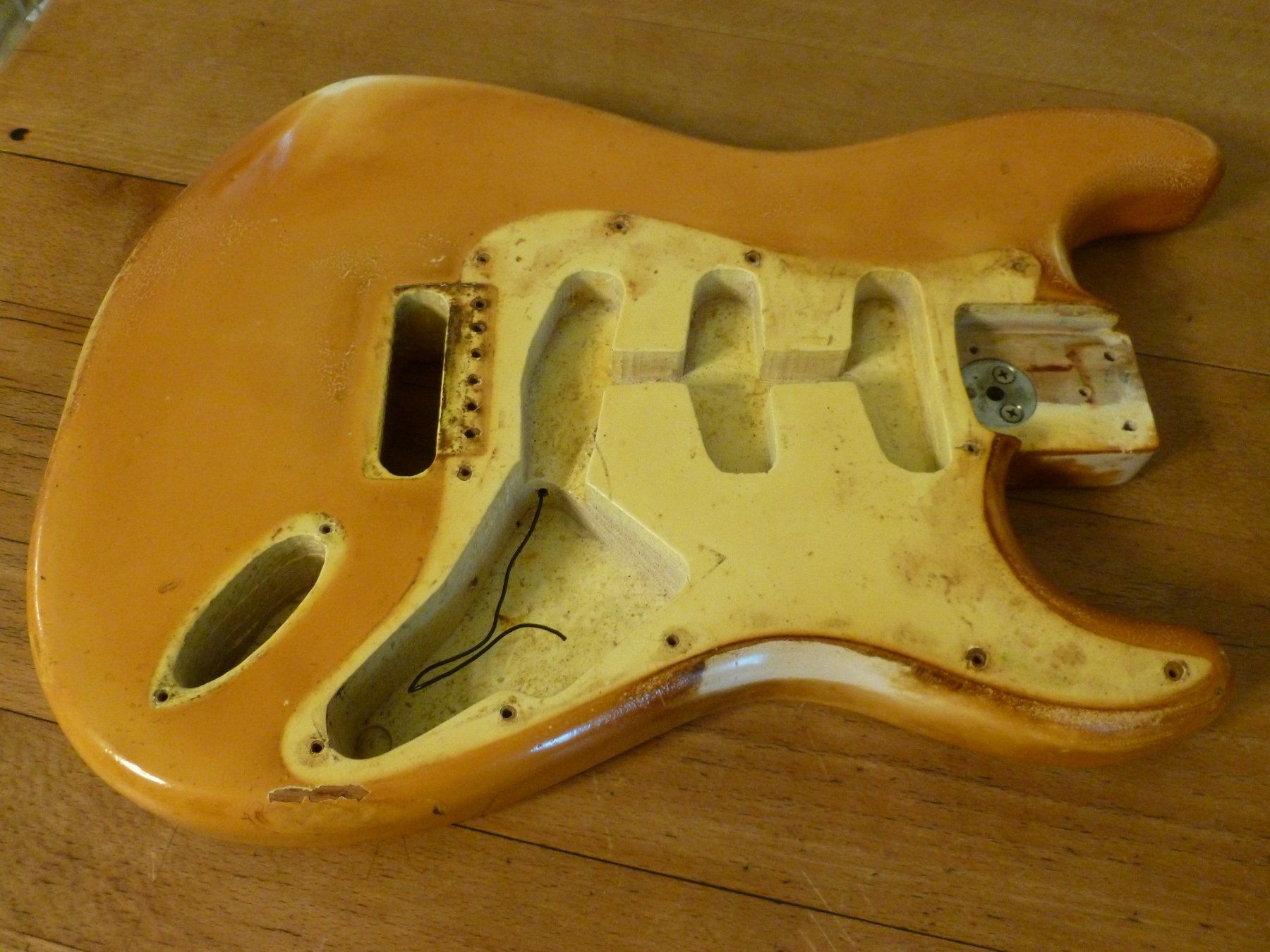 Fender Strumenti musicali: 1974 FENDER STRATOCASTER BODY OLYMPIC WHITE – Usato da Bremgarten b. Bern venduto da clash93