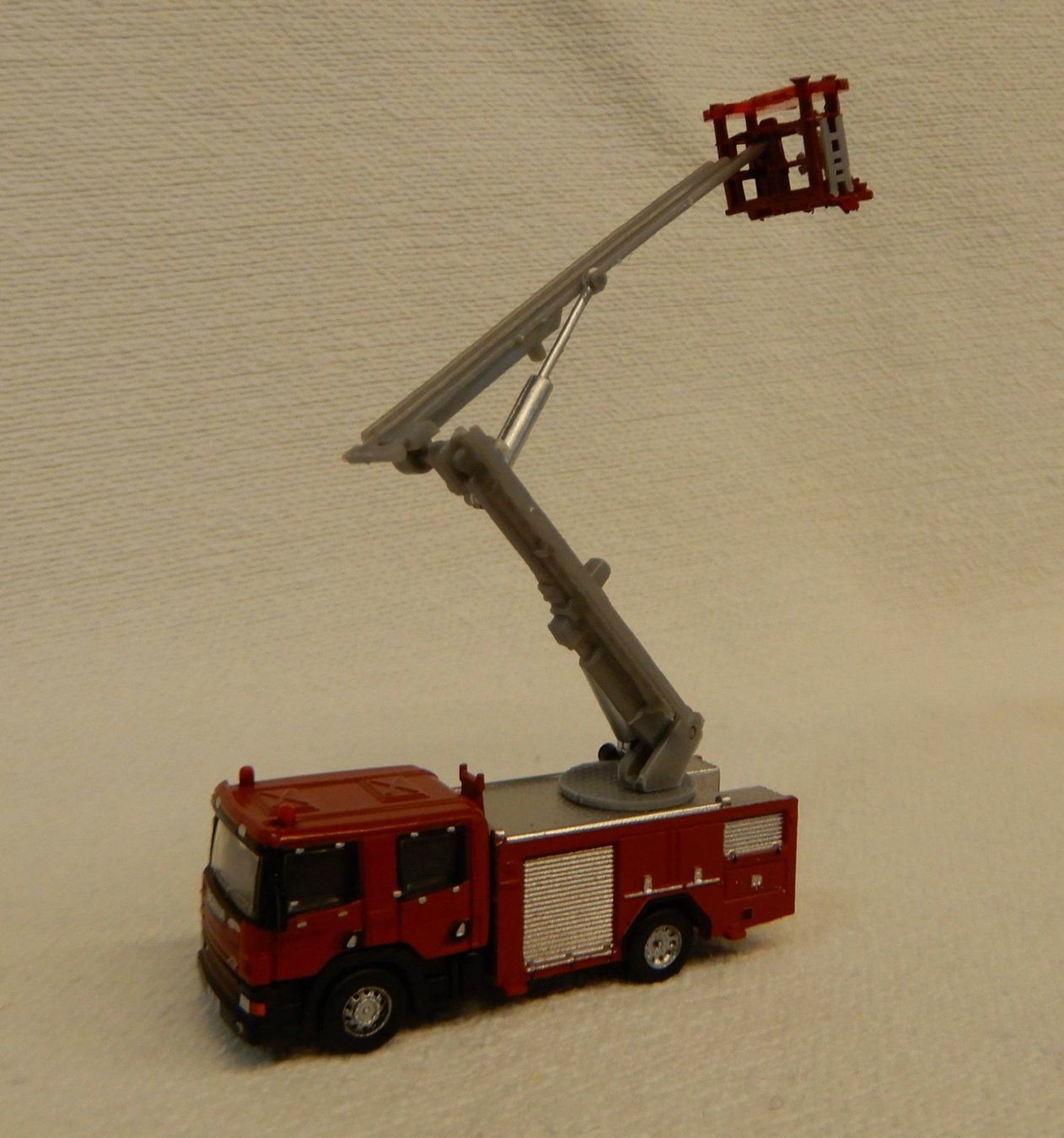 Modellini di ferrovie: Feuerwehr Auto 8502 M 1:160 – Nuovo e nell'imballaggio originale da Rupperswil venduto da Ropi03 2