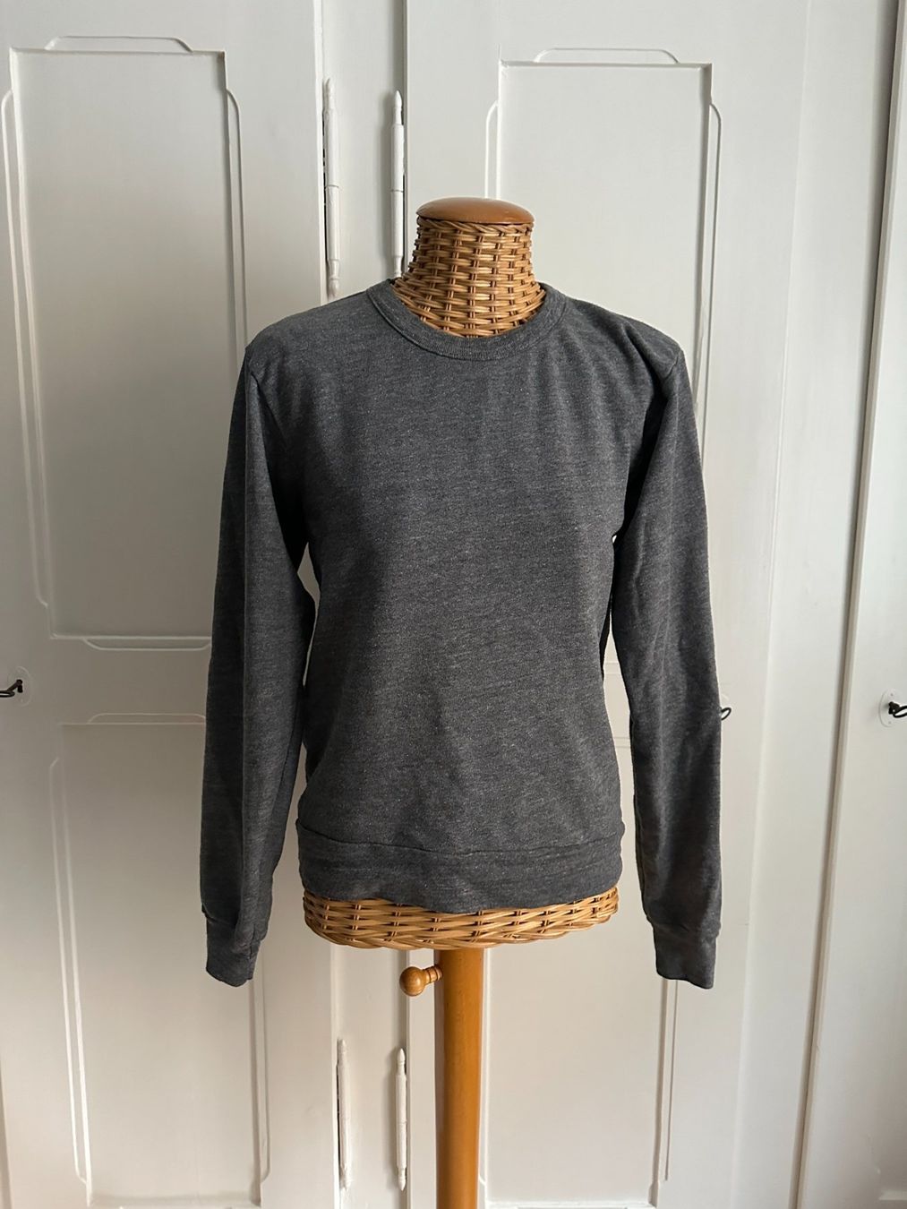 Maglioni & Felpe: AMERICAN APPAREL - Sweatshirt grau XS – Usato da Zürich venduto da Diazaio