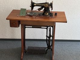 Nähmaschine Singer antik mit Holztisch gebraucht